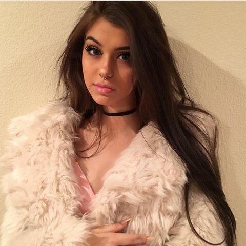 S2GYASMIN's tweet photo. [ anon vc ] Yasmin is a real life princess bought down from the heavens to bless us https://t.co/dF69GbmO0e
