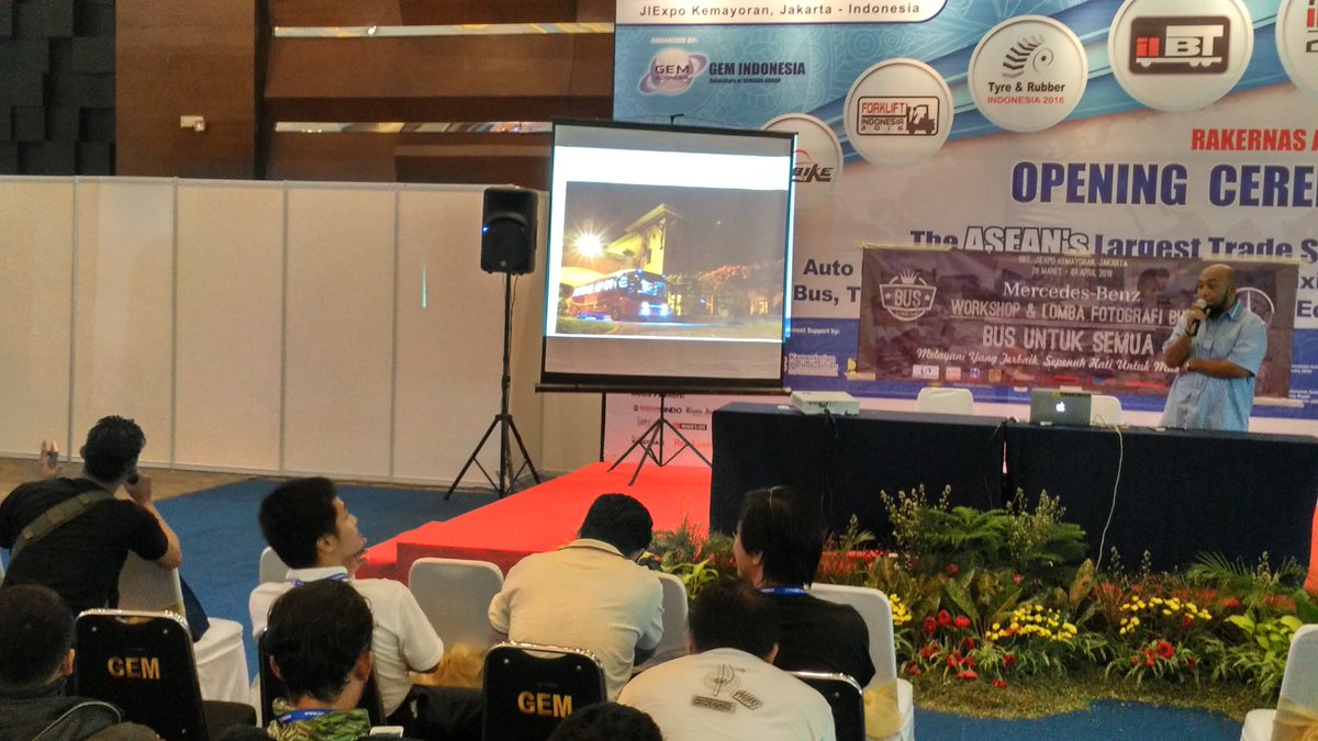 BismaniaKaskus's tweet photo. Sesi tanya jawab dalam workshop.. @haltebuscom @SukaFotoBis @BismaniaForum @MBindonesia @BismaniaForum https://t.co/jFbRbCkci3