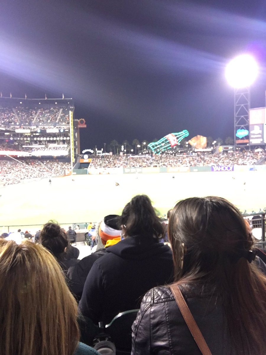 DaveA_R's tweet image. Go @SFGiants #canyoutellmybackcamerasbroken #SFproblems