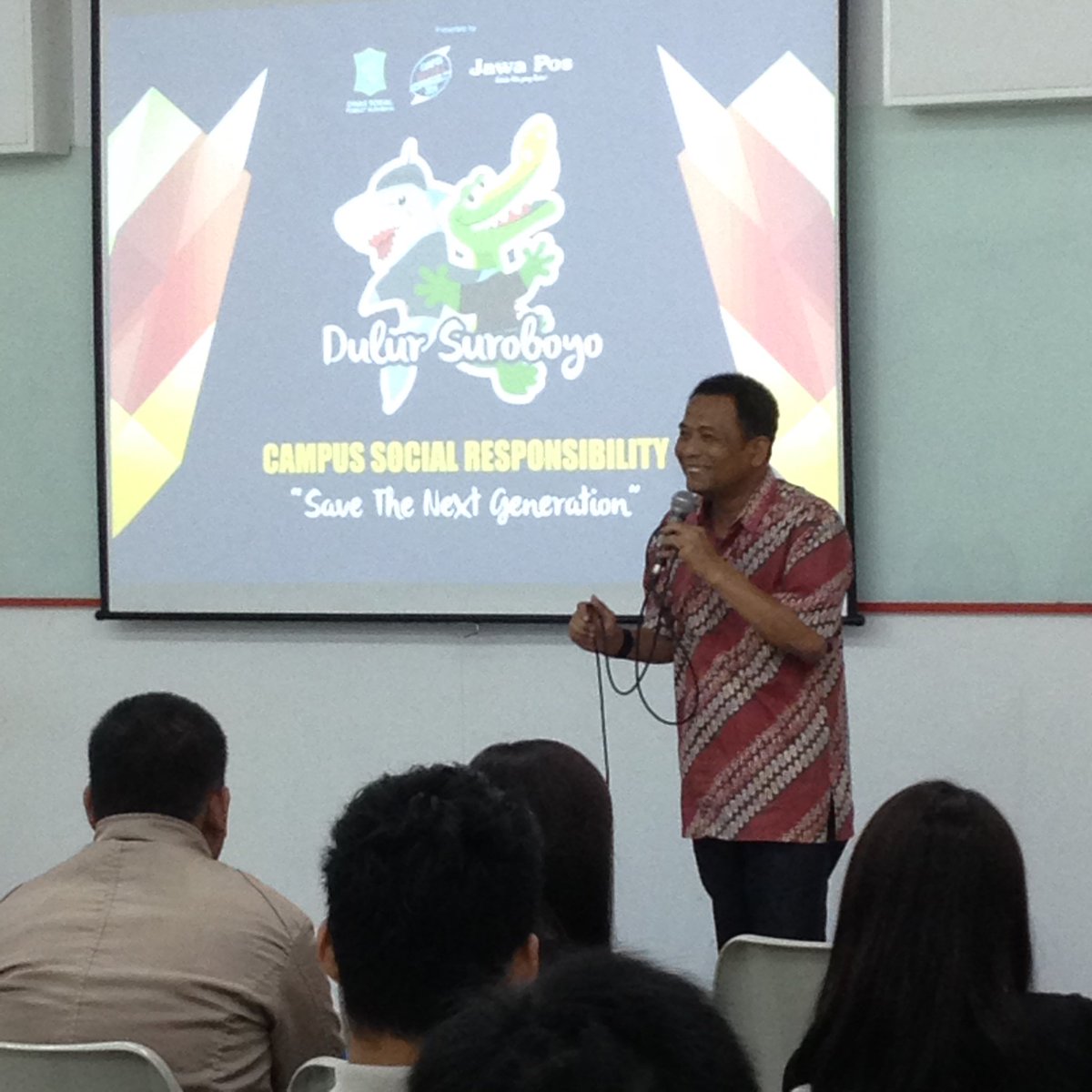 lppm_ciputra's tweet photo. Kepala Dinas Sosial Kota Surabaya (Bpk Supomo) #infolpmUC Campus Social Responsibility @UCPeople @jawaposevent https://t.co/p81bY2QFzr