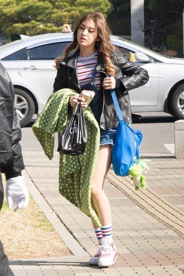 오늘자 출근하는 전소미 | 인스티즈