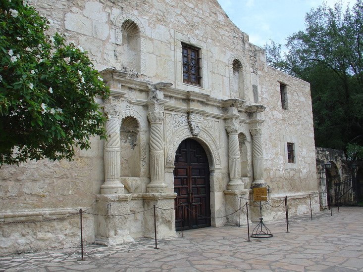 Today the Alamo grounds go back in time to the 1830s! Visit today for living history! bit.ly/1Tl7Otb