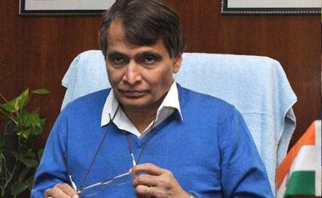 ndtv's tweet photo. A desperate father on train tweeted @sureshpprabhu. Help in 20 minutes. https://t.co/Nx5wWUfx3V https://t.co/xXiBPVepCS