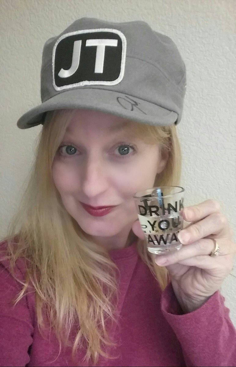 lmengis's tweet photo. Cheers to new @jtimberlake music on the way #5MinsWithJTFam #shots #itsalways901 @freestylesteve @Sauza901 https://t.co/nrzS50HMS7