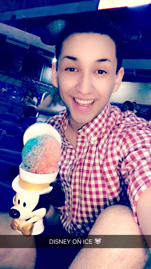 ChynaCravens's tweet photo. Had such a fun time at #DisneyOnIce100YearsOfMagic! Special thanks to @ChristianHernzz for choosing me as his date. https://t.co/EBOh4ZSYVb