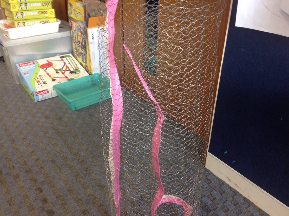 Y6NIST's tweet photo. Gonna be using chicken wire for my #weaving loom. #LL6gd #6gdnisties #NISTPYPx https://t.co/tezWODQjHi