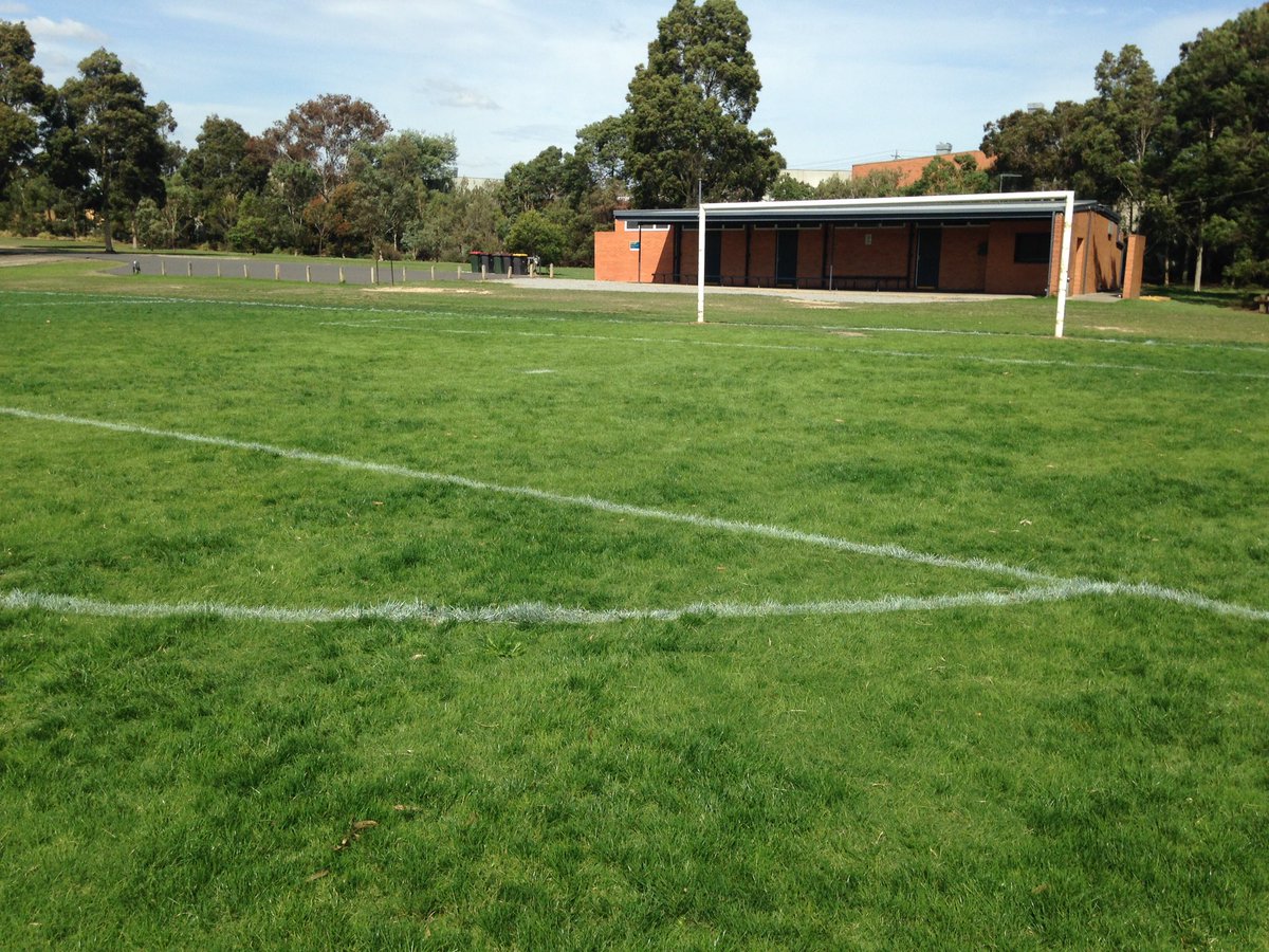 Goals are in, pitched marked. All is ready for Round 1 <a href="/MonashCityFC/">Monash City FC</a>  v <a href="/AlbertParkSC/">Albert Park S.C.</a> @FFV365 <a href="/footballvic/">Football Victoria</a>