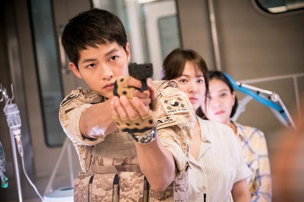 marie__pie's tweet photo. Yes, think about this, Yoo Shi Jin, Kang Mo Yeon 😈😂 I want Yoo DaeHan, Yoo MinGuk, Yoo Manse #DescendantsOfTheSun https://t.co/Z1bCvQL597