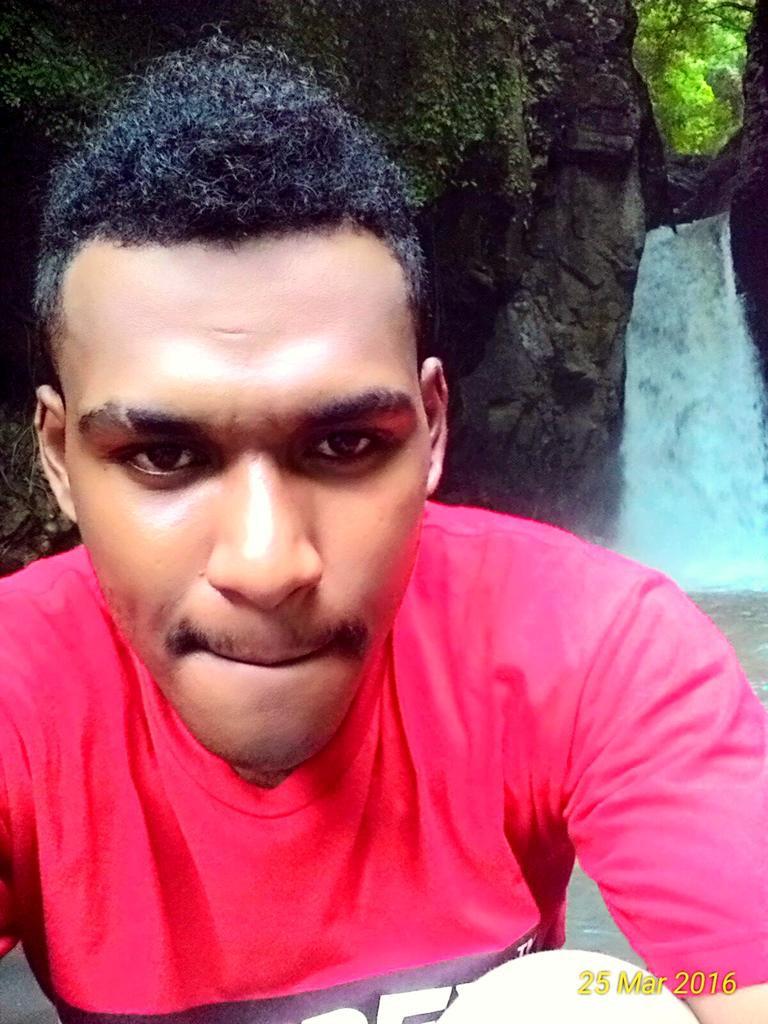 KaborMaran's tweet photo. Selpi with air terjun kecil 😁😀😄😆 https://t.co/UWb4qsDYz1