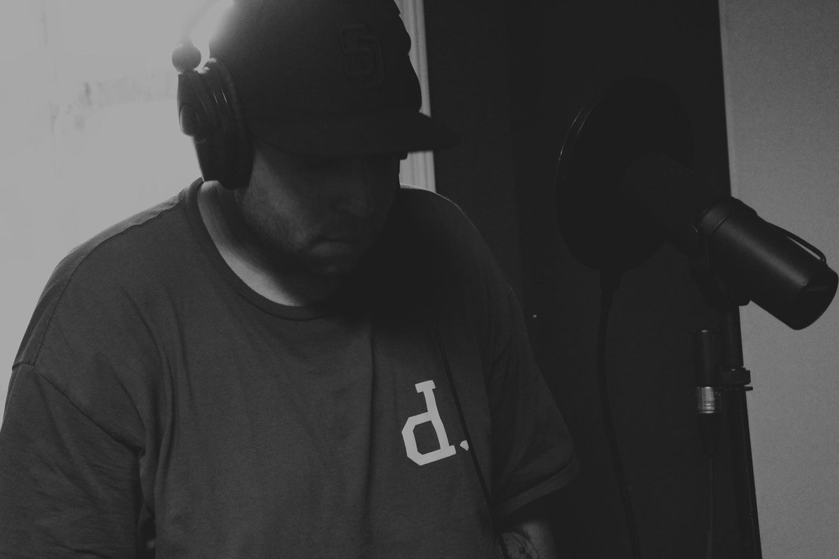 SecondsAgoSD's tweet photo. Vocals are sounding incredible! We're stoked as fuck on this new record. #secondsago #metalcore #sandiegohardcore https://t.co/jhu3AVCdYv