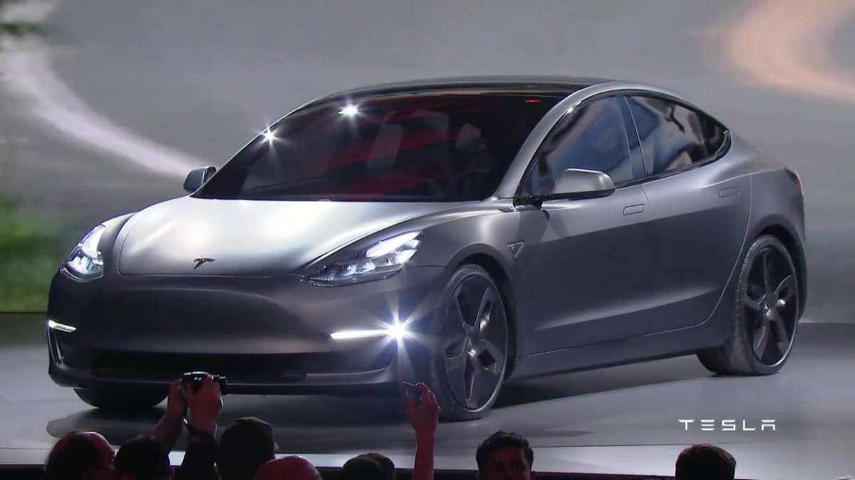 andrady's tweet image. This is the one I want - so glad I preordered... 115k orders in the last 24hrs - a rEVolution. #Model3