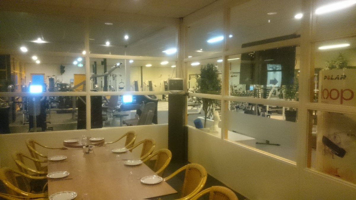 hierhoudenwevan's tweet photo. Om 7 uur al bij BodyVision voor ondernemers ontbijtspinning. Een 1 aprilgrap? Gelukkig, licht! ^Pablo https://t.co/TS3xdBUfij