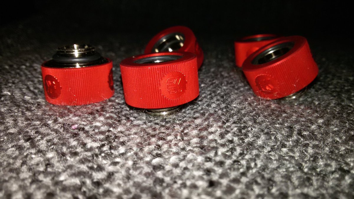 Dig_computers's tweet image. Final parts...we are of to watercooling now!!!stay tuned for the next video about it!!