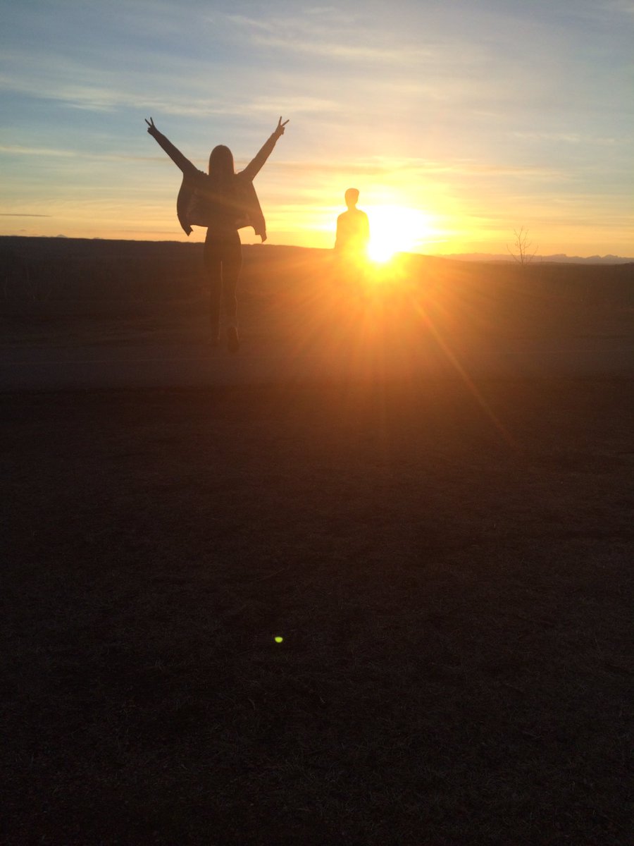JessDabIt's tweet photo. Getting #high and enjoying the sunset 🌞✌🏻️ https://t.co/2rMofQ7Gxi