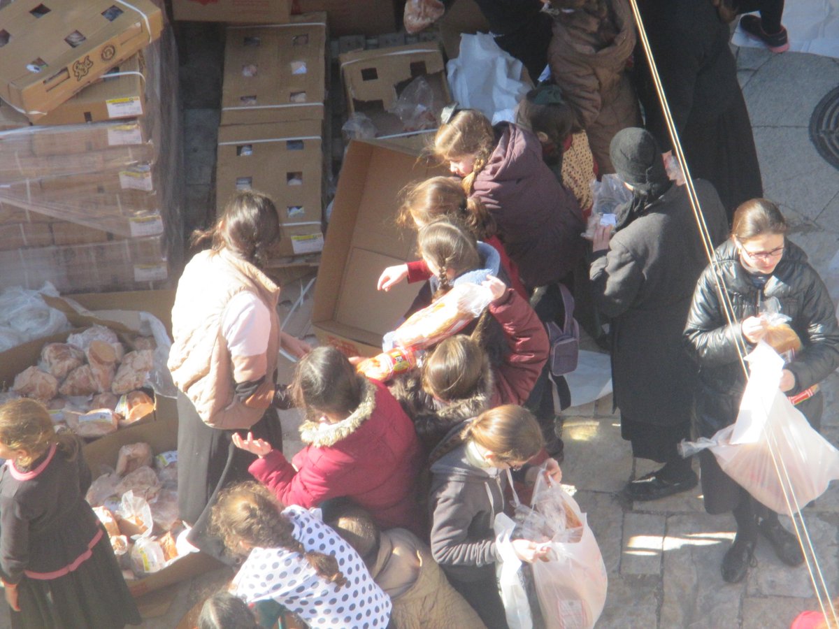 breadforisrael's tweet photo. #Shabbos loaves to feed @TelAviv this week, 115 families are grateful! #israel #feedisrael #challa https://t.co/IX6TSEr0aL