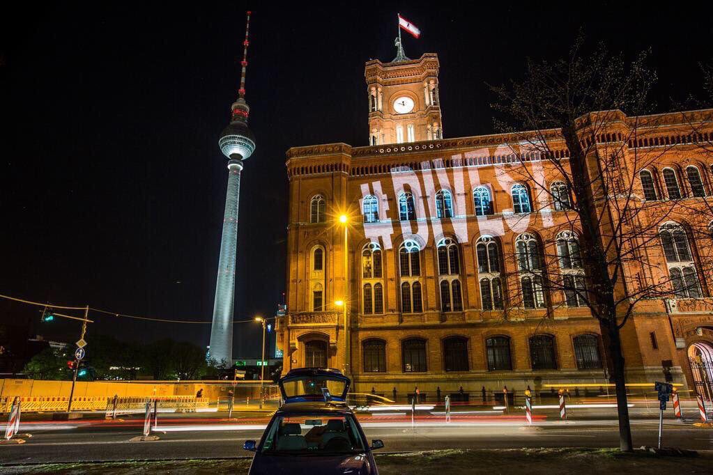 DivestBerlin's tweet photo. Hey, was ist da los? Zahl der UnterstützerInnen der #DivestBerlin-Petition steigt rasant an! https://t.co/HpK7JzwSjR https://t.co/k9xReammpk