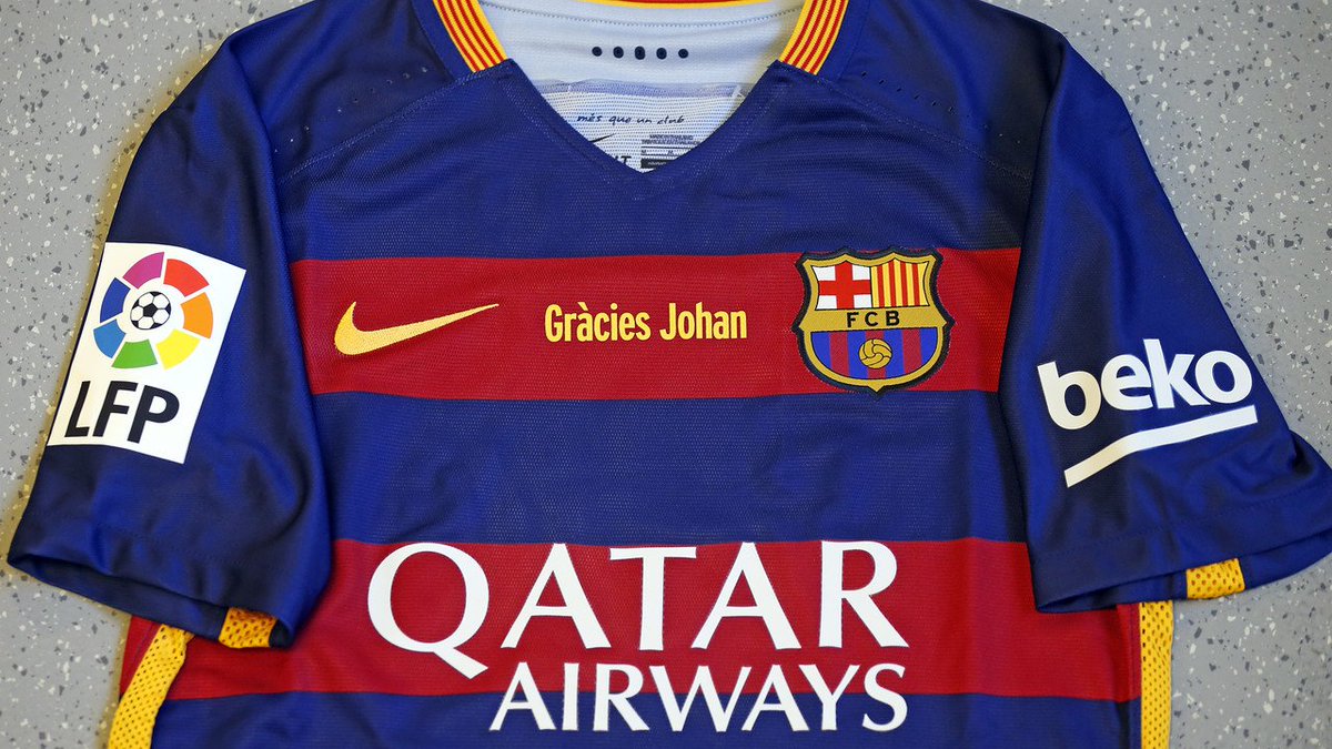 Homenaje a Cruyff en la camiseta del Barcelona en el clásico ow.ly/10apV7 #clásicoBBVA