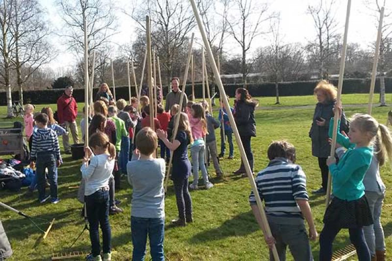nieuwsuit024's tweet photo. Schoolkinderen zaaien wilde bloemen in op Goffertpark https://t.co/5AZjVQB8yT https://t.co/ZPPIuhqHda