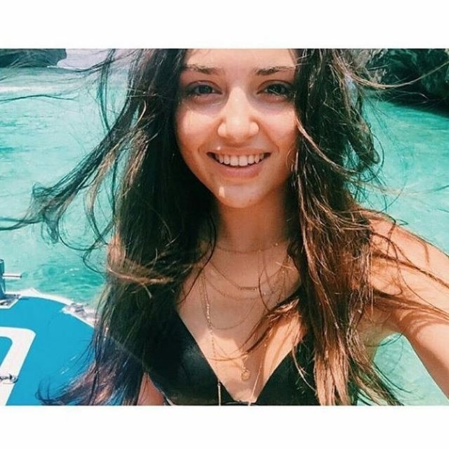 TvDunyasii's tweet photo. Hande Erçel YENİ https://t.co/OJEQ7r2kT3