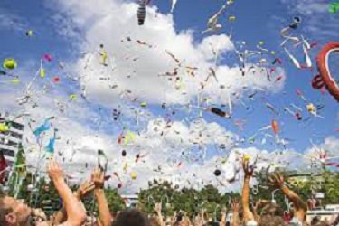 PerthCityCentre's tweet photo. Juggling Parade Today.Starts at Bells Sports Centre at 1pm then to town #PerthUK  #juggling
https://t.co/bNSwqrkRmO https://t.co/skLRwQstaS