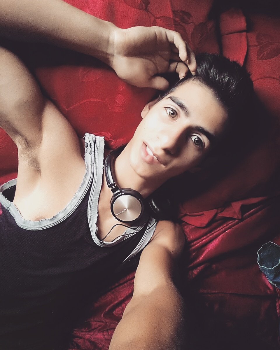seba_efe's tweet photo. Y todo comenzó con un hola :p 
#likedislike 
#BuenViernes https://t.co/RnUcJUwljI