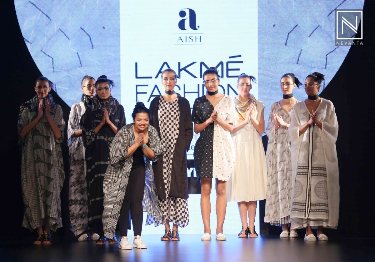 NevantaMedia's tweet photo. @LakmeFashionWk pushes towards #sustainablefashion with #IndiaCollective #deepagurnani #Maku #injiri #Aish https://t.co/wRTMMb5xI6