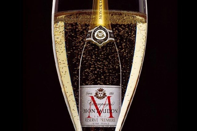 UKHofficial's tweet photo. A Champagne Montaudon reception will open this year's #NRDinner! Join the fun here: https://t.co/R136Lw2SmG https://t.co/C95G9k6JUG
