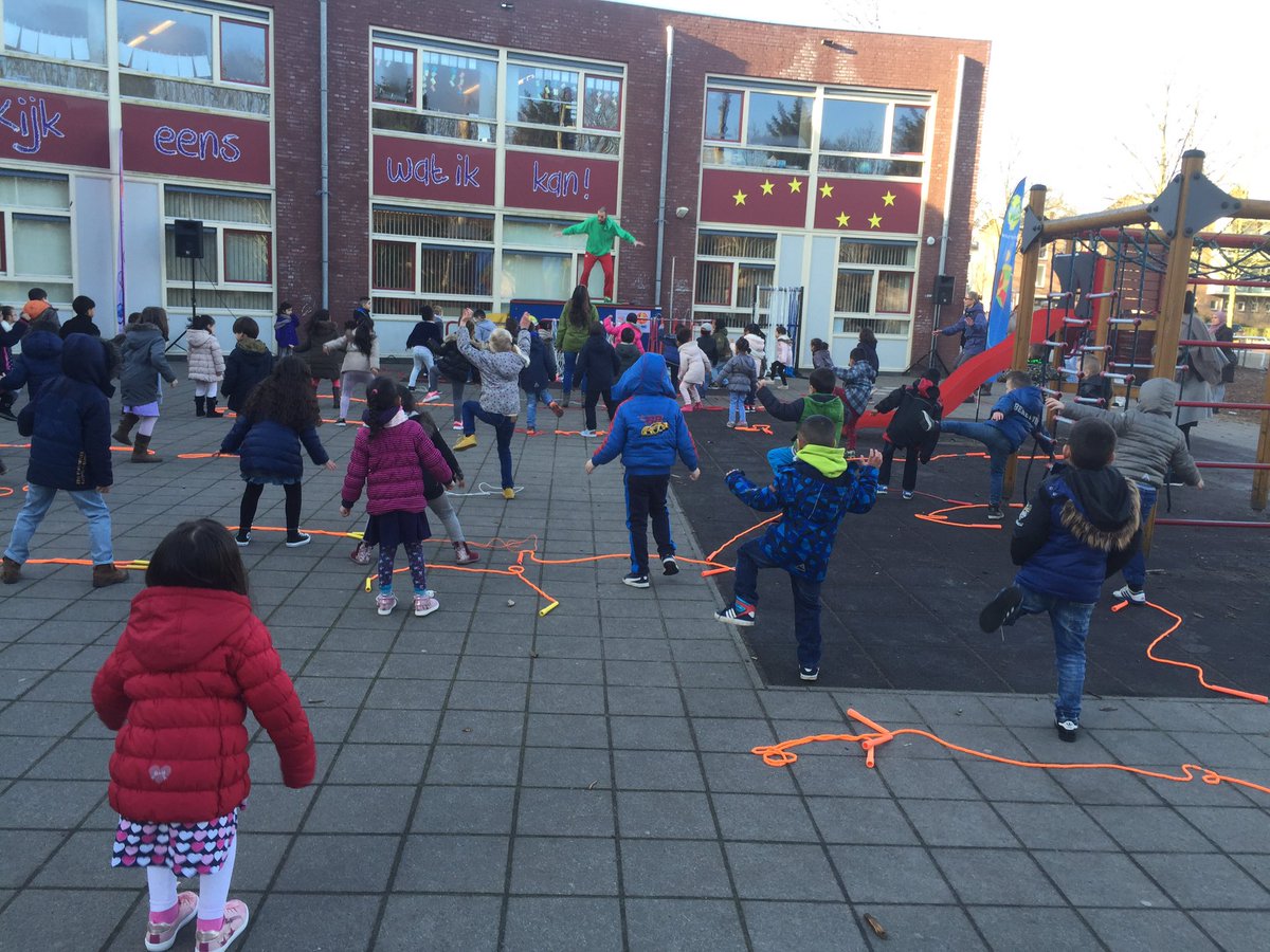 peterla62's tweet photo. Opening schoolproject Spelen = Leren op Grote Beer https://t.co/pgLONDys34