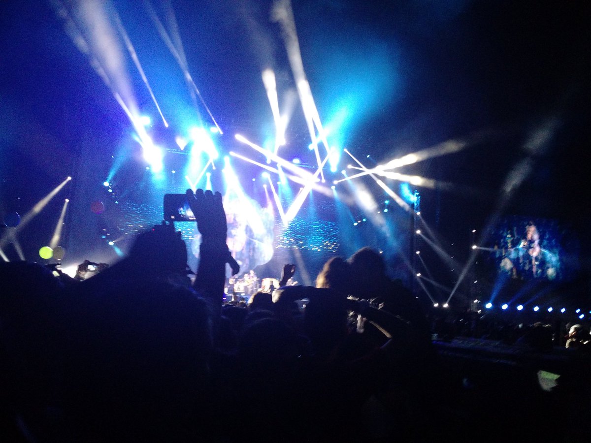 luco_clm's tweet photo. Esto fue una locura #ColdplayBuenosAires https://t.co/cziZn1clpQ
