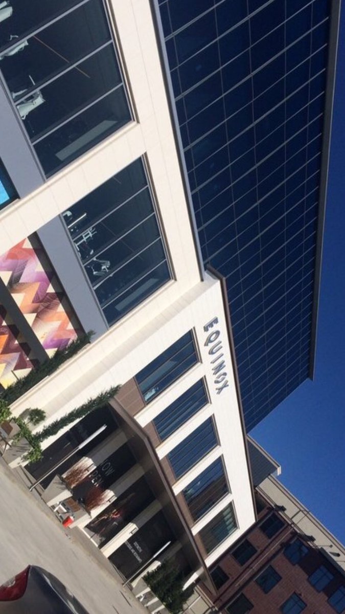 itsnikkib's tweet photo. Beautiful gym...but $150 a month?? #daaaamndaniel #thoseeucalyptustowels #equinoxriveroaks https://t.co/tLBPYIW6Ts