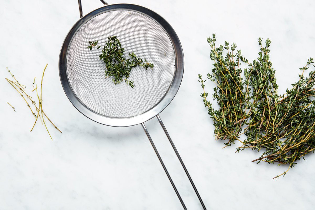 epicurious's tweet photo. Still picking all those tiny thyme leaves off the stem? Here's a faster way: https://t.co/F1qvXO4tiZ https://t.co/xlYuQgk6Gd