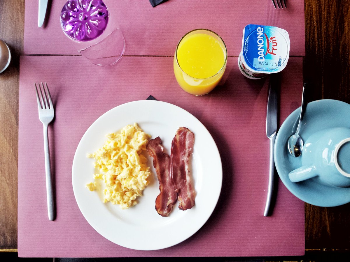 JePapote's tweet photo. Petit dej avant d'attaquer ma visite de Bruxelles ! #stgery #wat16 #Bruxelles https://t.co/631mV1nfVc