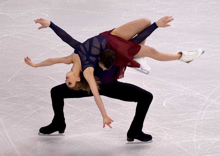 le_Parisien's tweet photo. EN IMAGES. Danse sur glace : l'époustouflante prestation du couple français https://t.co/OzFAI6BN0S https://t.co/SsH3v2SZt9
