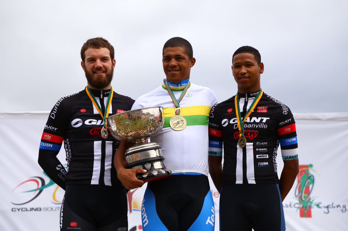 TeamGiant's tweet photo. @thehoffnolan1 winning scratch with Team Giant completing podium,  @CarstensEvan 2de @Graeme1701 3de#fastmen https://t.co/Qe0y5qnfXA