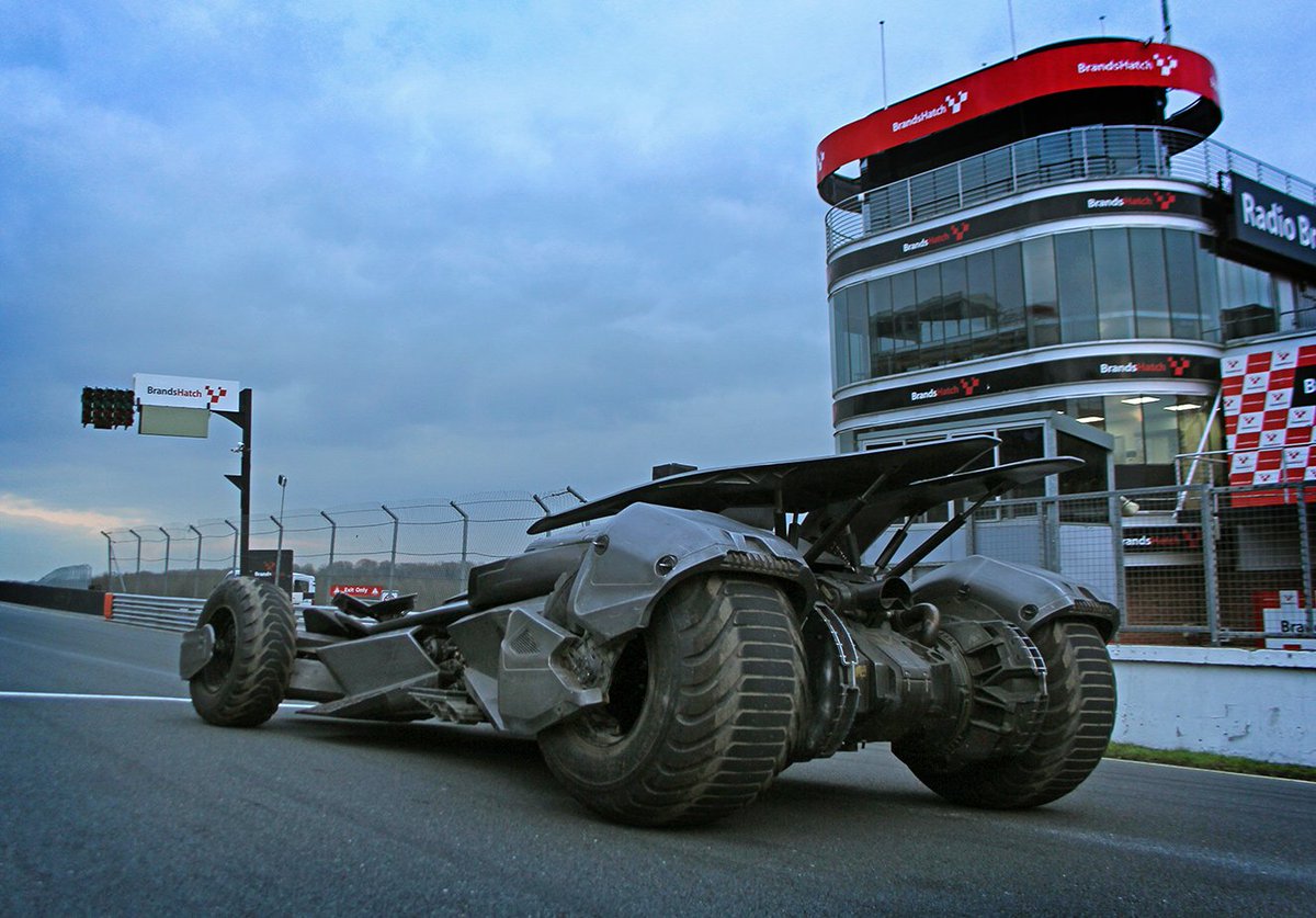 Brands Hatch launches BatMaster Batmobile driving experience! #BatmanvSuperman

news.brandshatch.co.uk/brands-hatch-l…