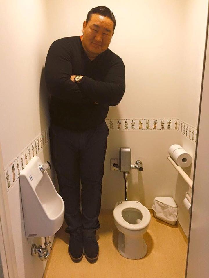 Сайхан мэдээ
Манай аварга маань хүүхдийн эмнэлэг барих гээд л наашаа цаашаа яваад байгаа шүү ! Бахархамаар Аварга!