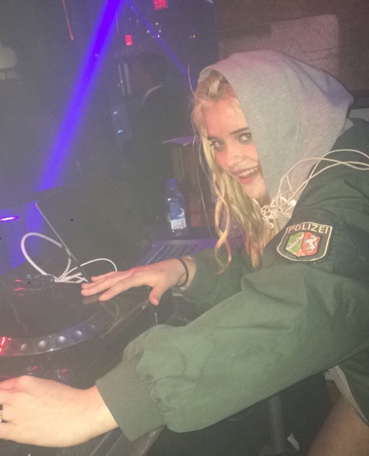 SkyFUpdates's tweet photo. Sky Ferreira aka. Playlist Curator at Soundcloud's event in New York https://t.co/rODaV5tHyi