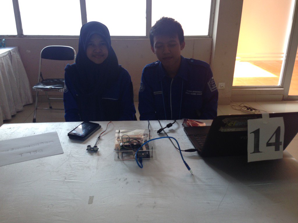 ETIME_PNJ's tweet photo. [Live Report] Tim BEL1 (Universitas Negeri Yogyakarta) dengan alatnya WELDOR USER 
#ETIME2016 #InnovationEverySecond https://t.co/gkLH6wfbQN
