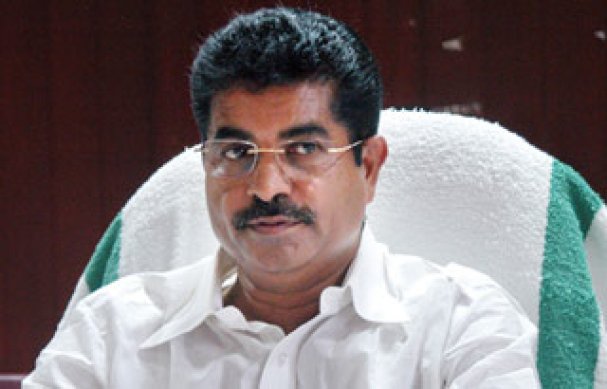 mathrubhumi's tweet photo. HC rejects Adoor Prakash plea against QV https://t.co/p9gombIV8F #QuickVerification #AdoorPrakash #മാതൃഭൂമി https://t.co/TUGp1F2wNT