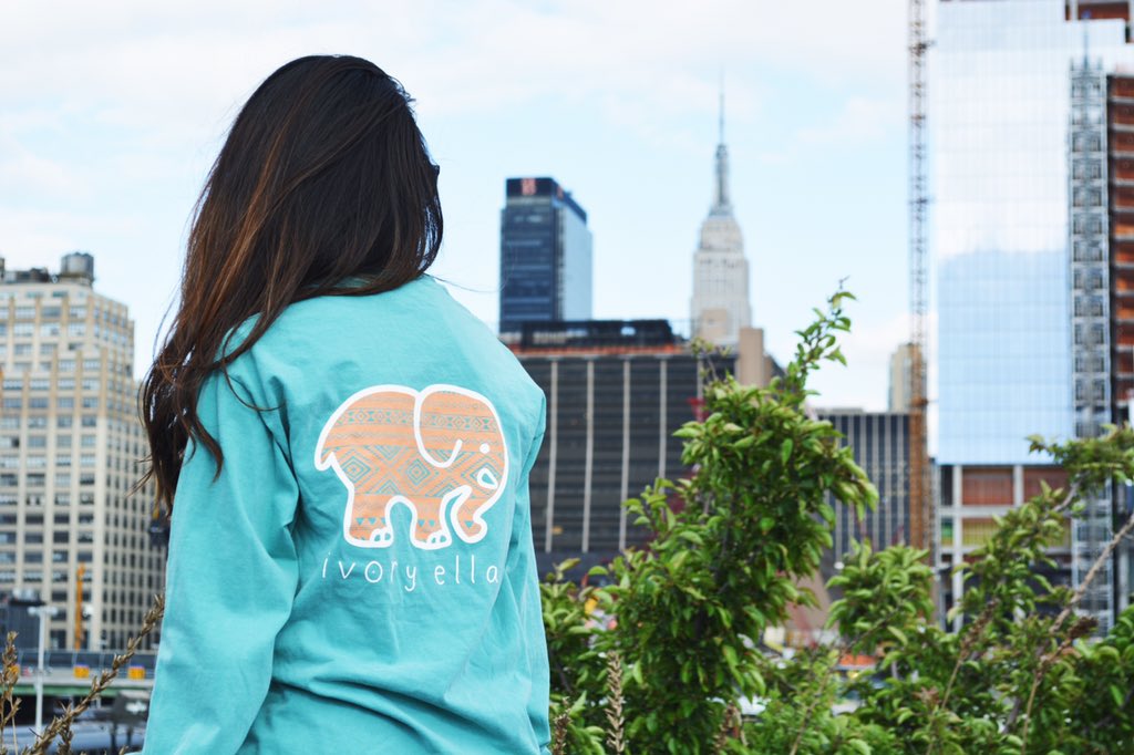 Giving away 5 pocketed seafoam aztec shirts this Sunday @ 10PM EST 😊😊😊

MUST RT AND FOLLOW to be entered to win 🐘💕✌🏼