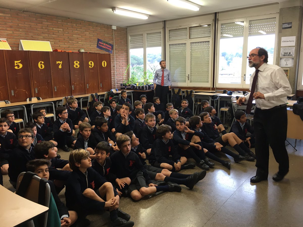 La_Farga's tweet photo. Taller de poesia a 5è amb l'Àlex González. Un plaer #learnbyliving https://t.co/xaYXRjCWkM
