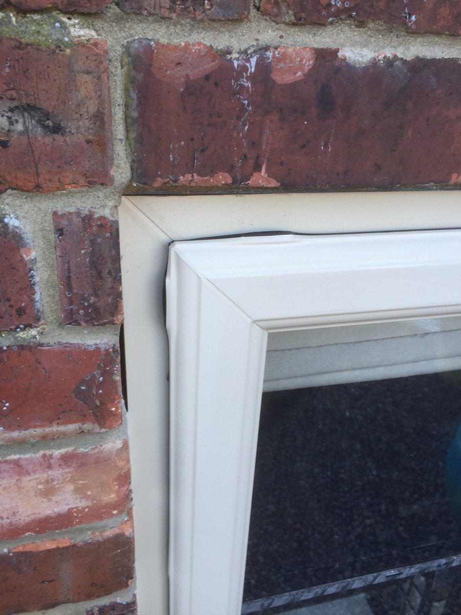 framefastuk's tweet image. When someone attempts to break in to a #framefast window. #fail #securedbydesign 👍🏻💪🏻💪🏻💪🏻