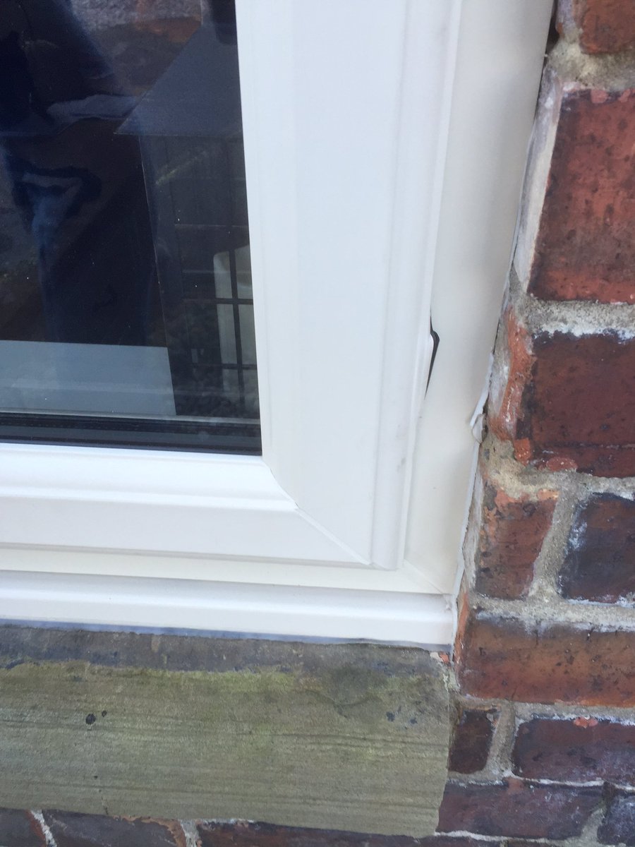 framefastuk's tweet image. When someone attempts to break in to a #framefast window. #fail #securedbydesign 👍🏻💪🏻💪🏻💪🏻
