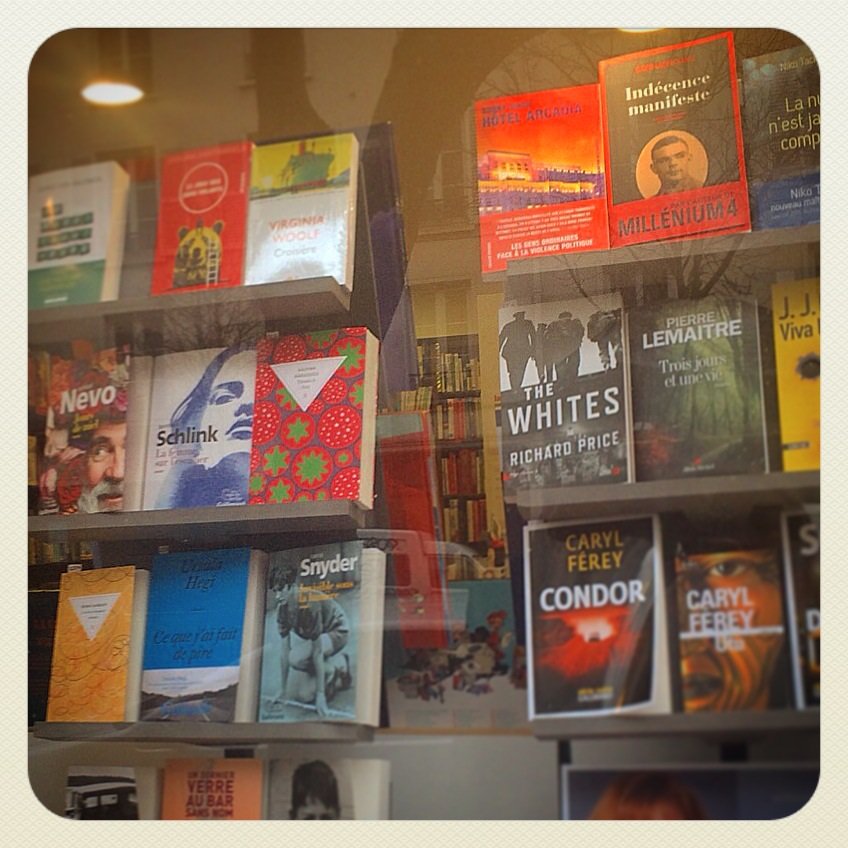 Galaade's tweet image. Dans la vitrine des Guetteurs de Vent (Paris 11e), les romans de @sunnysingh_nw3 et d&apos;Ursula Hegi – Merci !