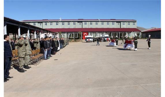 1440dakika's tweet photo. Nusaybin şehitleri memleketlerine uğurlandı
https://t.co/lwfoSj8Dpa https://t.co/3MWfXQYuvy