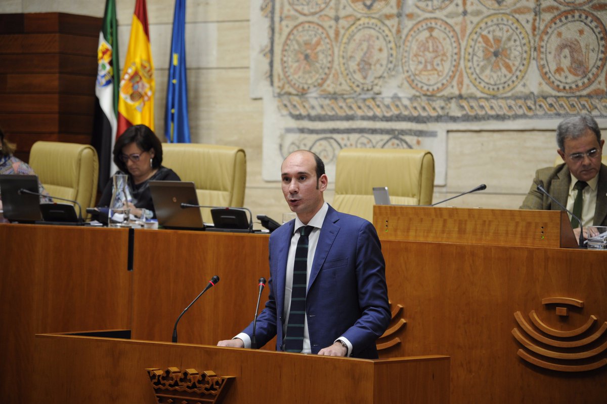 GPPopularExt's tweet photo. Continúa el debate de los Presupuestos de #Extremadura 2016 #PGExt16 #Pleno20 https://t.co/z82XON98yF