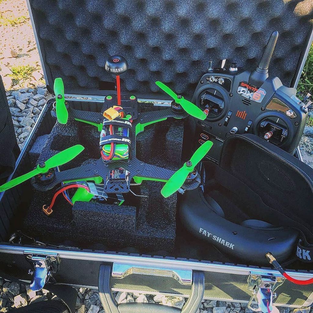 Dronesque_'s tweet photo. Which transmitter do you use to fly?
Pilot @callsign.steak.sauce https://t.co/SYthOutmiu https://t.co/FqT4FSPzHE
