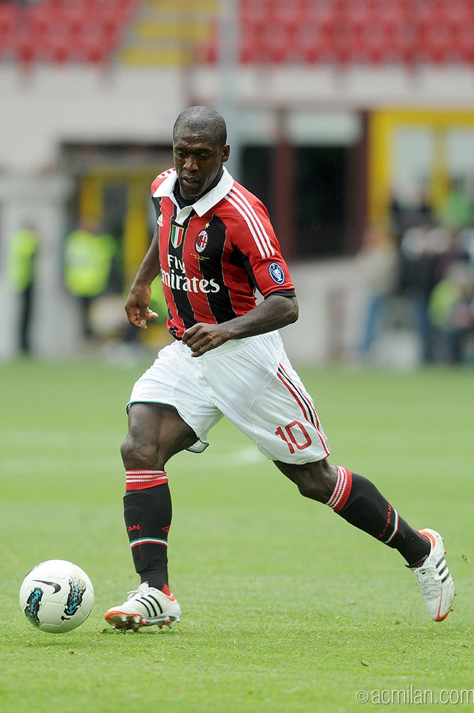 432 red&amp;black appearances 🔴⚫️🏃🏻, 62 goals scored ⚽️, 10 trophies 🏆! Clarance Seedorf turns 40 today! Happy BDay! 🎂🎉