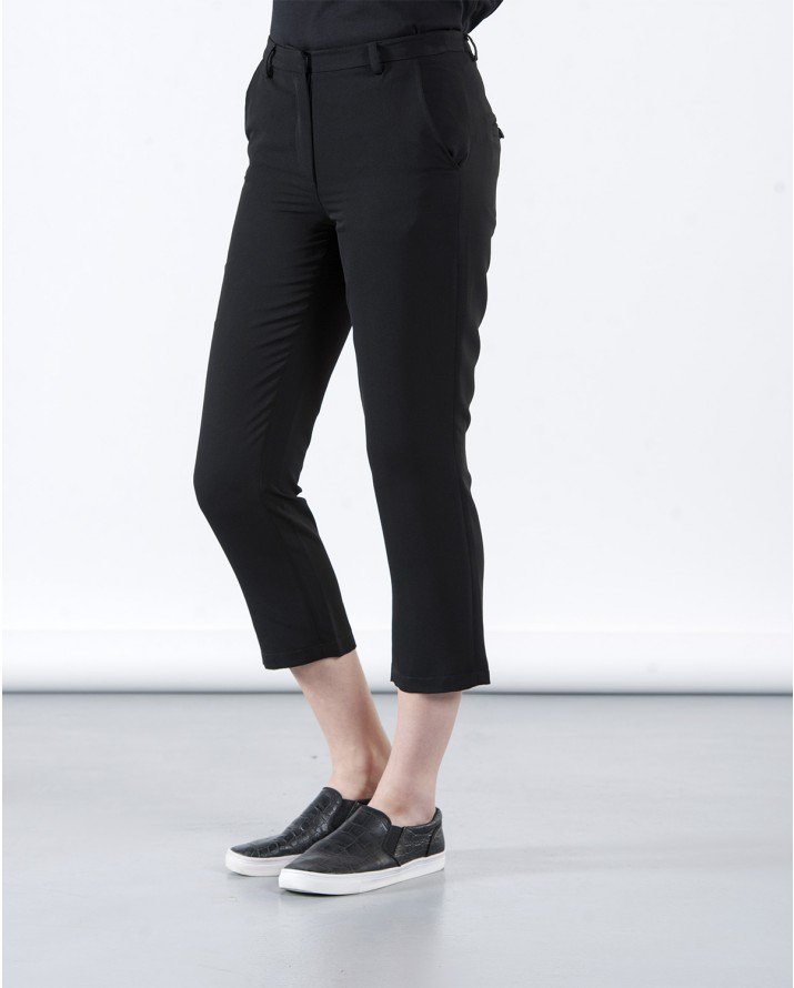 Un look total black è il passepartout per ogni occasione. Collezione #PE16 #SHbySilvianHeach silvianheach.com/it/sh