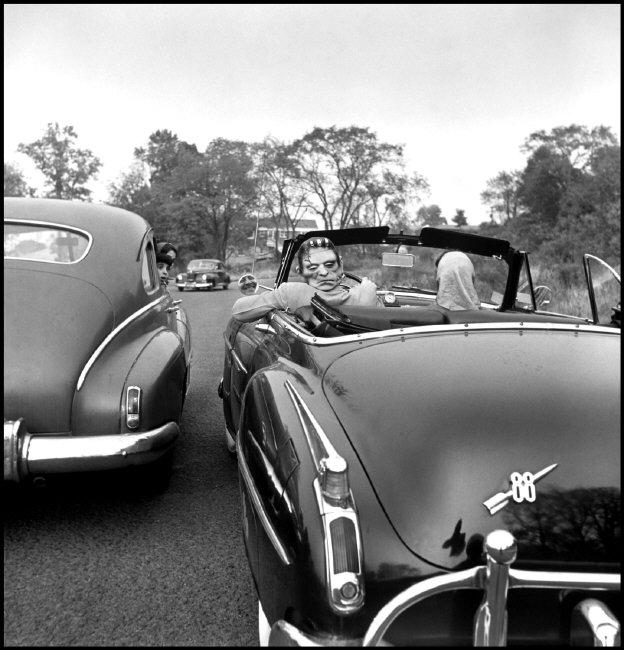 MagnumPhotos's tweet photo. Happy #AprilFools day - Practical Jokes, by Philippe Halsman. 1953. https://t.co/msJYubNBS3